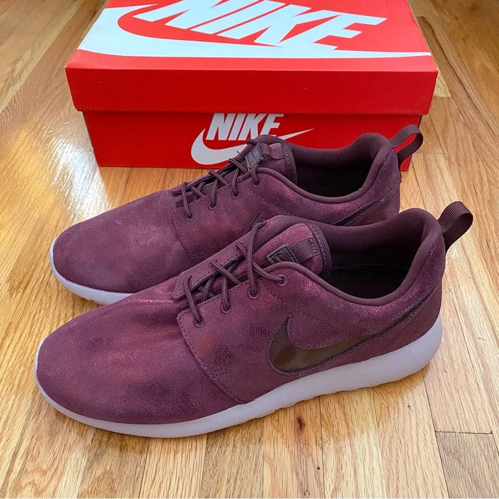 Nike Roshe One PRM Women’s Sneakers